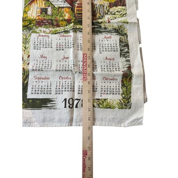VTG 1978 Calendar Tea Towel Red Barn Country Scene Fall Colors Linen Kitchen - Picture 2 of 4